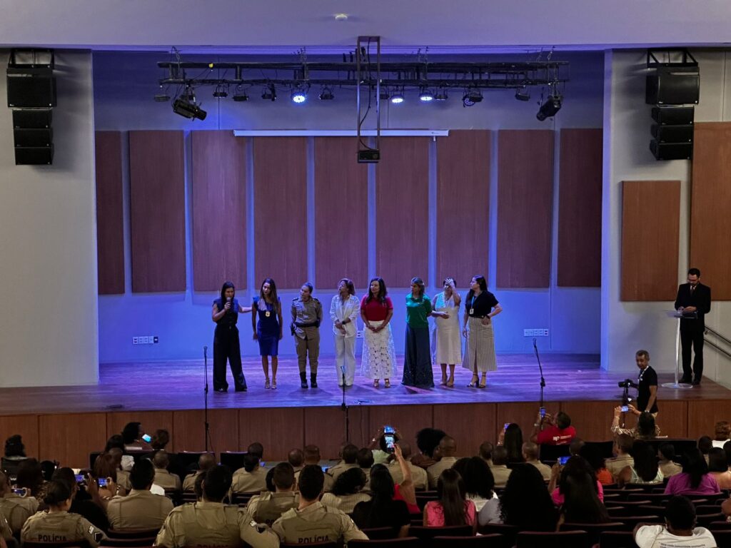 Com apoio da UNIFAN, evento em Feira debate direitos e enfrentamento à violência contra a mulher
